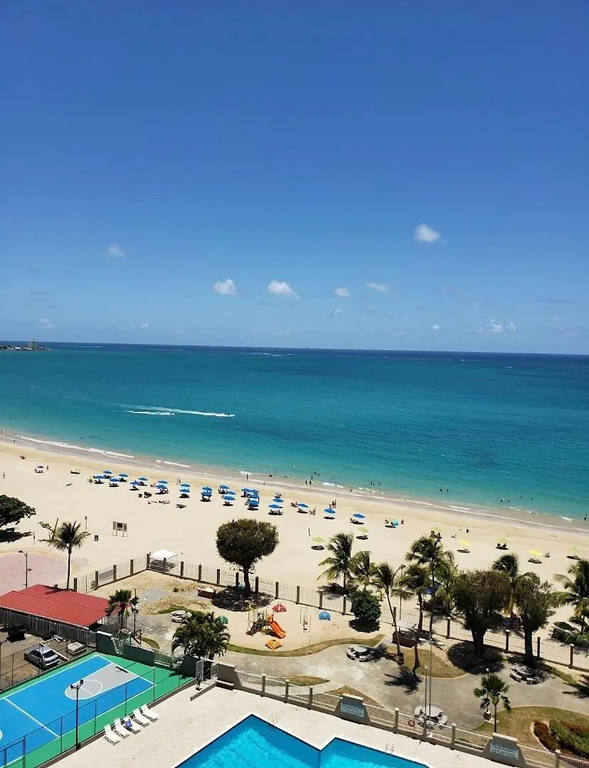 Isla Verde Beachfront With Pool- Near Foxwoods سان خوان