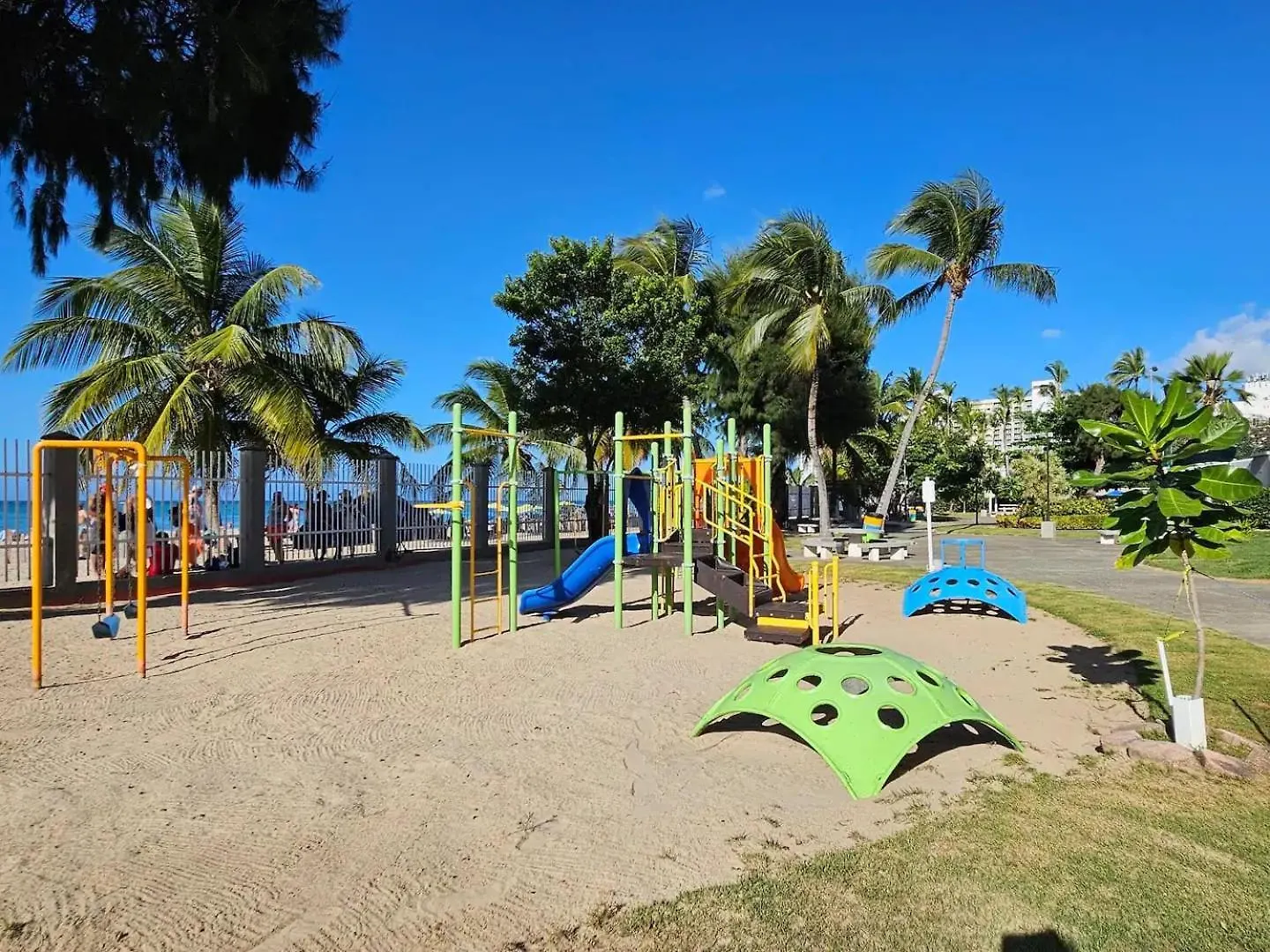 Isla Verde Beachfront With Pool- Near Foxwoods サンジョアン 0*,  プエルトリコ