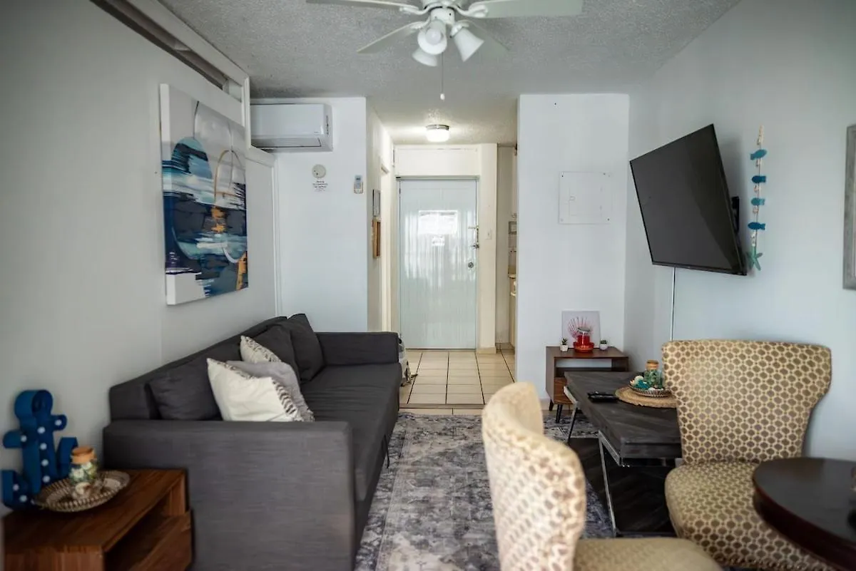 Isla Verde Beachfront With Pool- Near Foxwoods サンジョアン